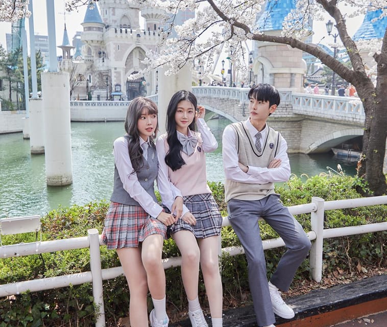 Seoul: Lotte World 1 Day Pass & Korean School Uniform Rental - Timing that keeps your schedule from collapsing