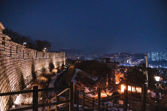 Seoul moonlight walking tour with local historian - Seoul City Wall at night: the best kind of romantic, with real viewpoints