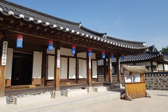 Seoul Morning Tour: Seoul Tower, Namsan Hanok Village, The War Memorial of Korea - Namsangol Hanok Village: Joseon-era homes in a 30-minute loop