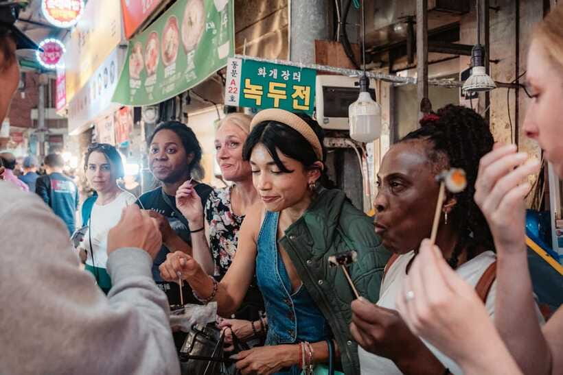 Seoul: Night Market Food Tour with Local Guide - Gwangjang Market tastings: up to 10 local delights