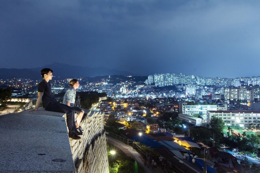 Seoul: Nighttime Hidden Gems Walking Tour - The Role of the Guide, From Leah to Jessica to Ethan