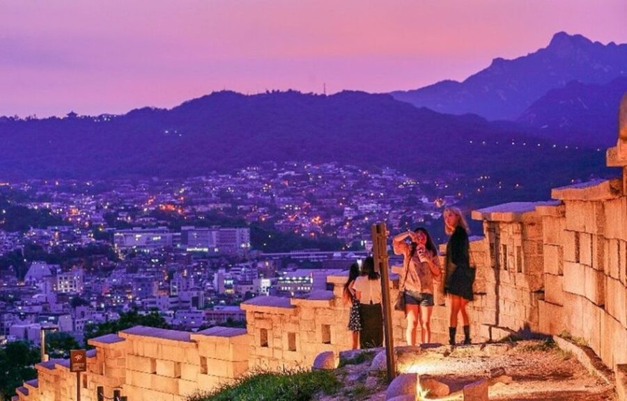 Seoul: Nighttime Tour of Palace, Market, Naksan Park & More - Gwangjang Market: eat your way through Korea, then shop for real souvenirs