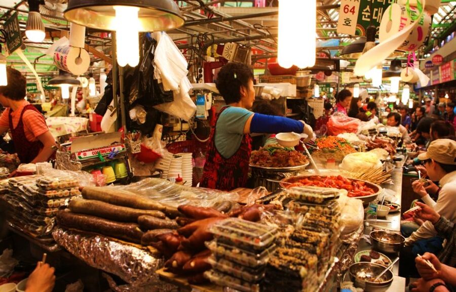 Seoul: Nighttime Tour of Palace, Market, Naksan Park & More - Price and value: what you get for $43 per person