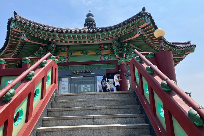 Seoul Private Tour Gyeongbok Palace Bukchon and Gwangjang Market - Bugak Skyway (Bugak Palgakjeong): the mountain view you came for