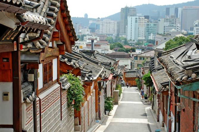 Seoul Private Tour with hidden gem of Seoul - Insadong for Crafts, Cafes, and a Traditional Street Lunch