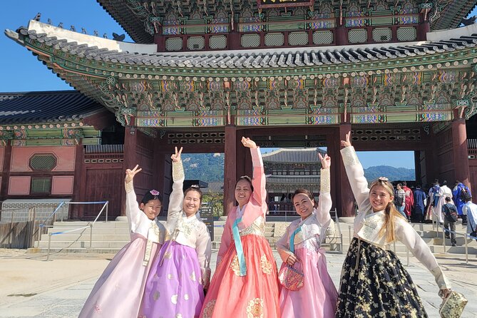 Seoul Private Tour with hidden gem of Seoul - Bukchon Hanok Village in 30 Minutes, Still With Real Residents
