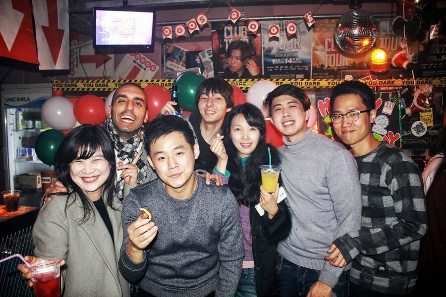 Seoul: Pub Crawl - Seoul pub crawl, but organized: Itaewon and Hongdae on rotation