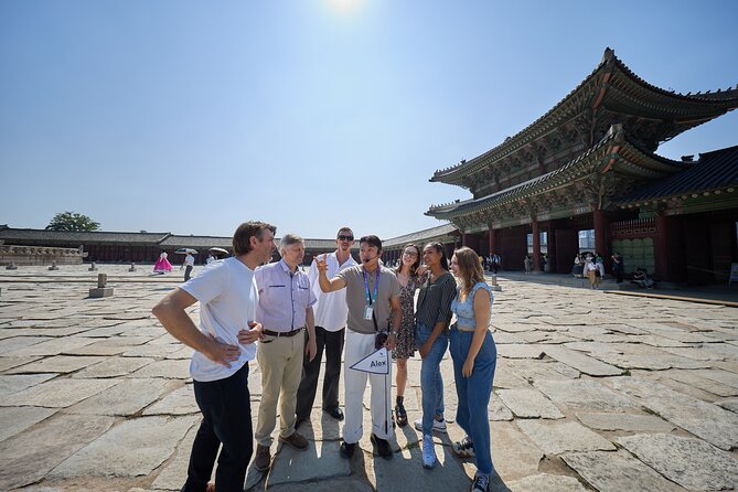 Seoul Royal Palace,Bukchon Hanok Village & Gwangjang Market Feast - The Blue House photo pass: scenic views with minimal time cost