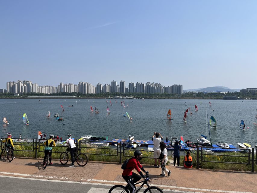 Seoul: Stand Up Paddle Board (SUP) & Kayak in Han River - The 2-hour route: briefing, crossing, and sunset views on the way