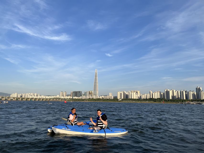 Seoul: Stand Up Paddle Board (SUP) & Kayak in Han River - Meeting Up and Getting Ready: lockers, showers, and a river lounge