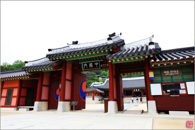 Seoul: Suwon Hwaseong & Waujeongsa & Starfield Heritage Tour - Hwaseong Haenggung, the palace stop that adds context fast