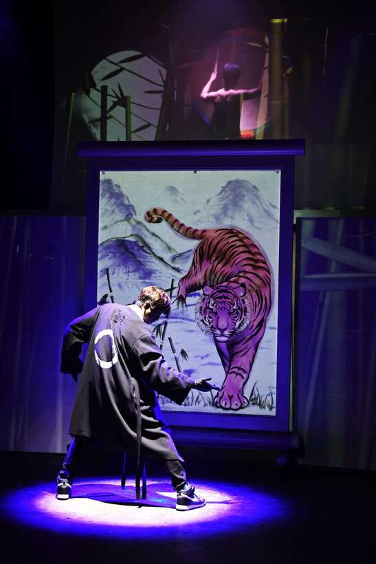 Seoul: The Painters Live Art K-pop Dance Show Ticket - Masterpieces on Stage: Michelangelo to Klimt (With a Modern Spin)