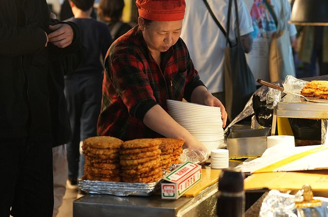Seoul Vegan & Vegetarian Gwangjang Market Food Tour (11 Tastings) - Why small-group pacing is worth paying for