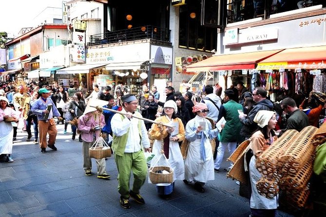 Small-Group Royal Palace and Seoul City Tour (hotel pick-up) - Jogyesa Temple in Jongno, calm inside the crowds