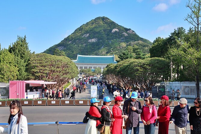 Small-Group Seoul Tour with Gyeongbokgung Palace (hotel pick-up) - Stop 5: Cheongha Korea Ginseng Museum, Tea Tasting, and the Shopping Reality