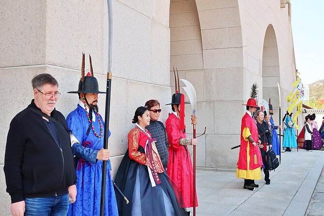 Small-Group Seoul Tour with Gyeongbokgung Palace (hotel pick-up) - Stop 1: Jogyesa Temple and the Feel of Zen in the City