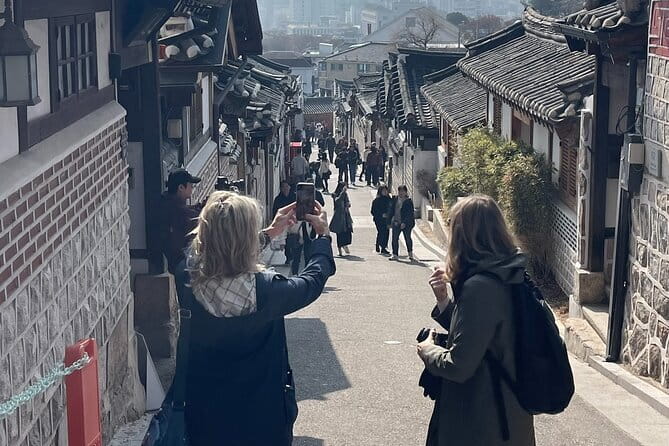 Tour Seoul’s oldest district with a storyteller from Bukchon - How Long You Walk, Where You Start, and What the Pace Feels Like