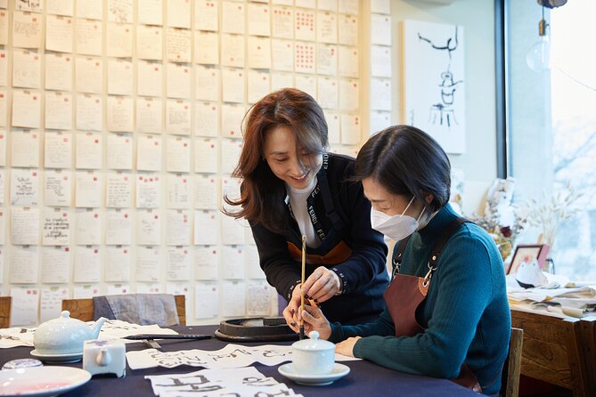 Write a Meaningful Korean Calligraphy Scroll in Insadong - Finding Tongmoongwan and settling into the studio vibe